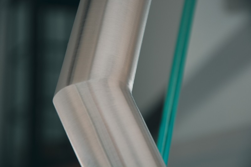 Edelstahl-Treppengeländer mit Glasfüllung class=